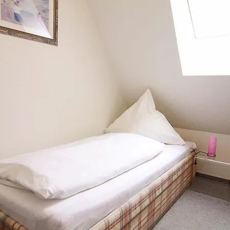 Haus-meisennest-wohnung-eule Apartment *